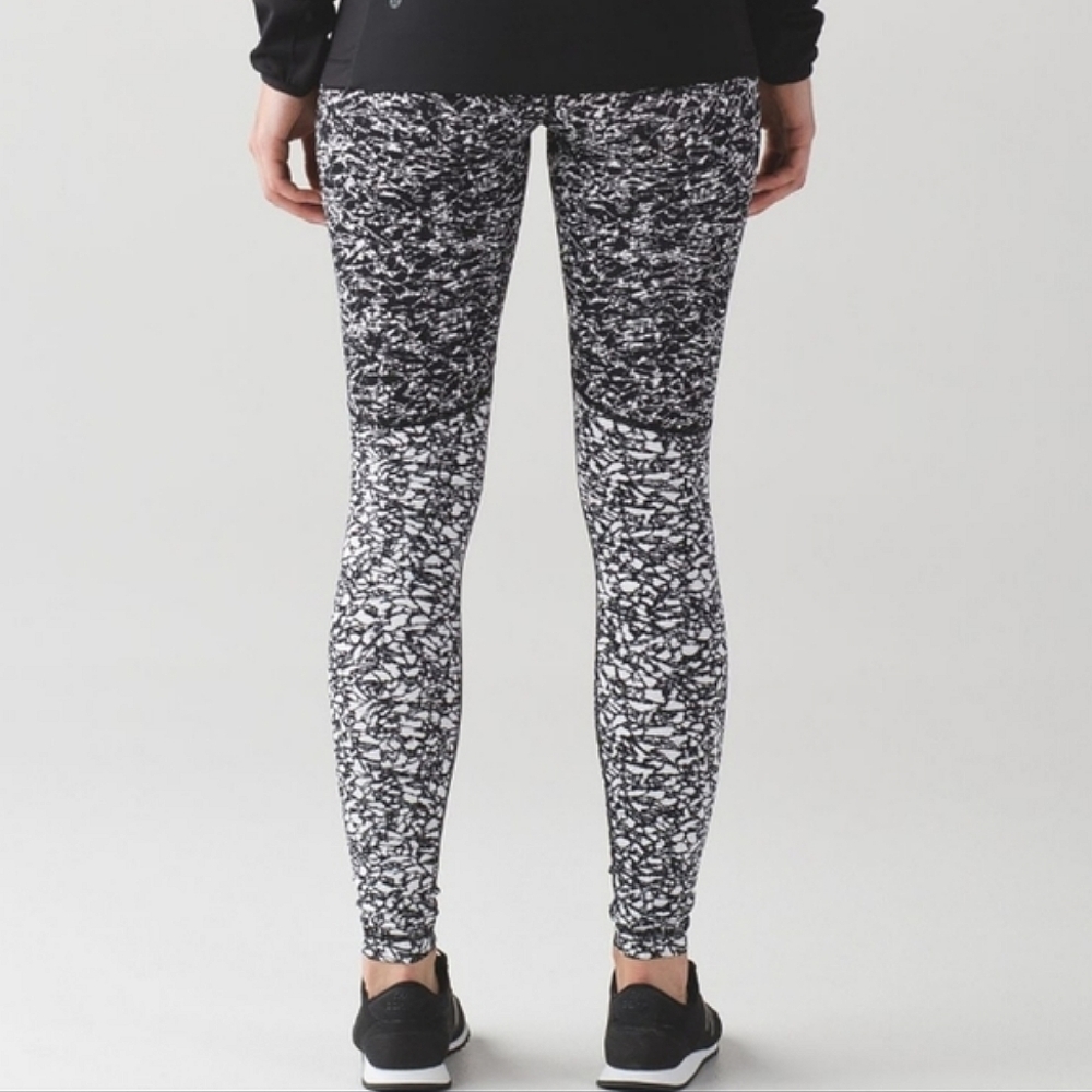 🍋Like New Lululemon Wunder Under Pant (Hi-Rise) - Picture 12 of 13